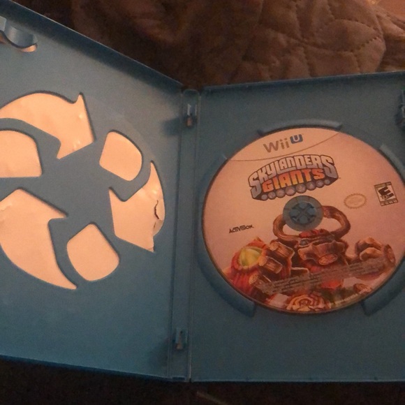 rise of the guardians ages 10+ and Skylanders 10+. - Picture 3 of 8